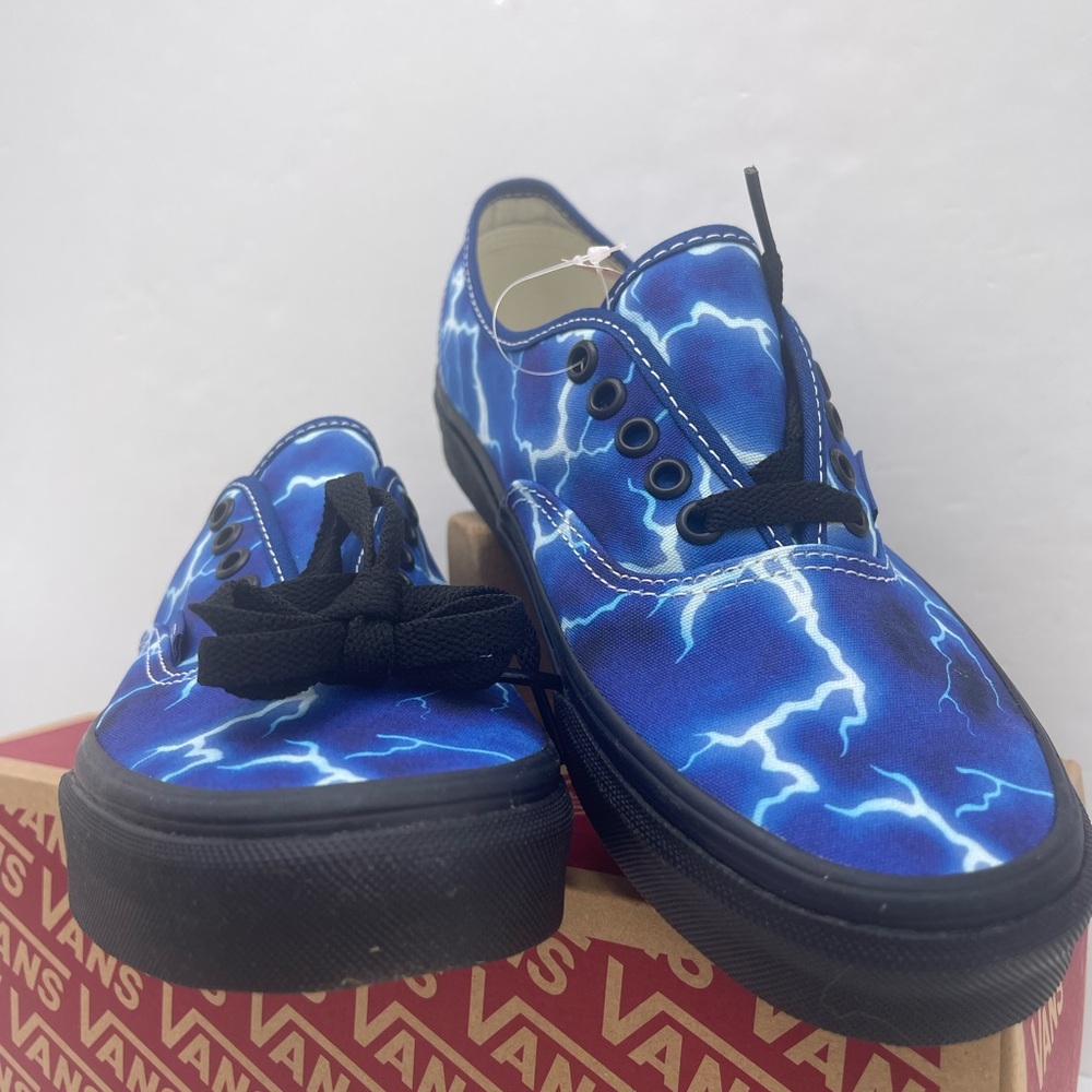 Vans WMNS Authentic (Lightning)
Black/Blue Sneakers
VN0A5H78QFT
Electric Blue - Picture 4 of 16